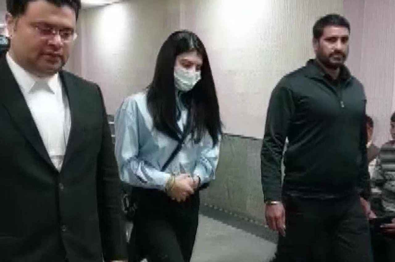 Money Laundering Case: दिल्ली की पटियाला कोर्ट में पेशी के लिए पहुंचीं एक्ट्रेस जैकलिन फर्नांडीज
