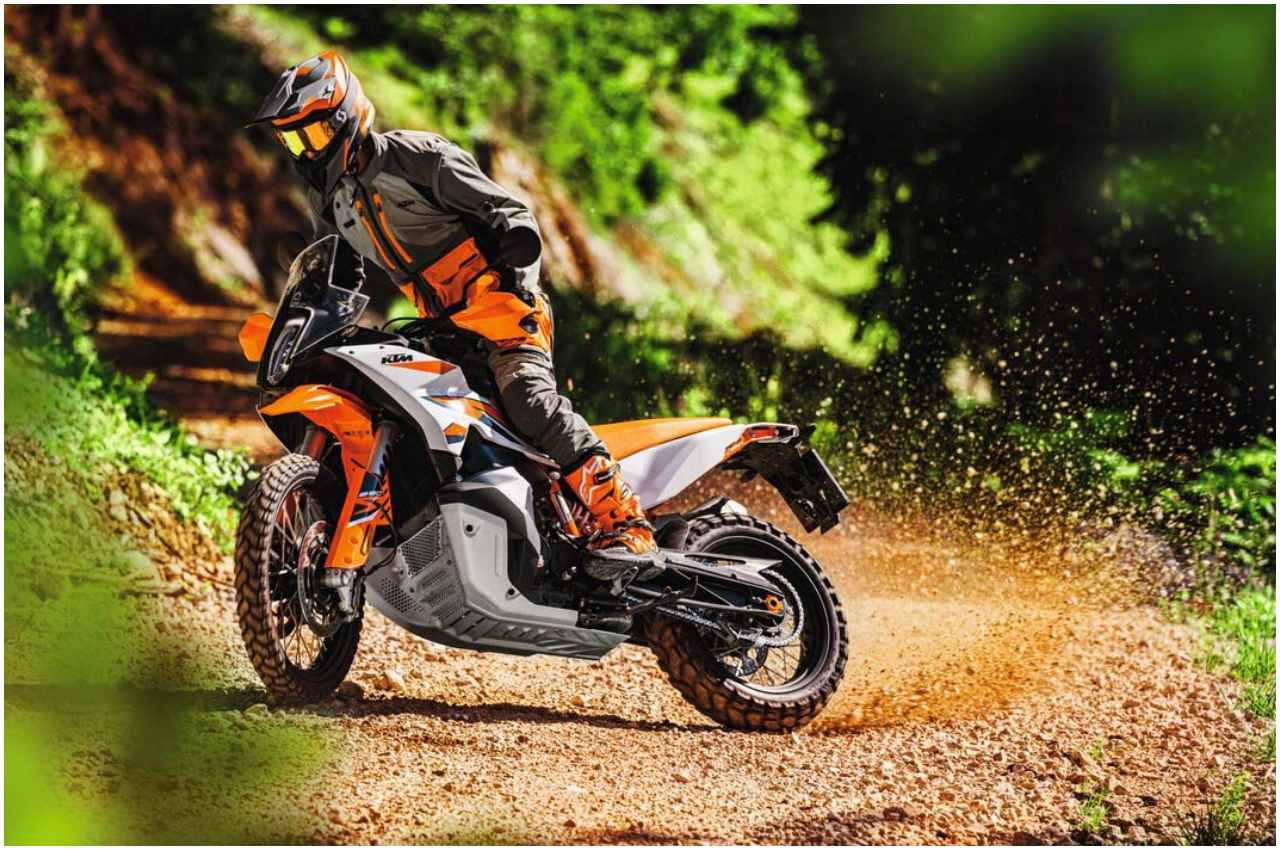 KTM 890 Adventure R: कार से भी तगड़े इंजन की मोटरसाइकिल से हटा पर्दा, मिलेंगे ये शानदार फीचर्स