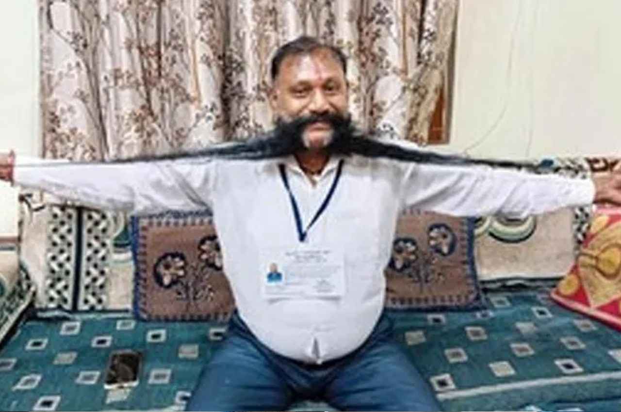 Gujarat Election 2022: निर्दलीय प्रत्याशी की 5 फुट लंबी मूंछ की हो रही चर्चा, कहा- जीता तो...
