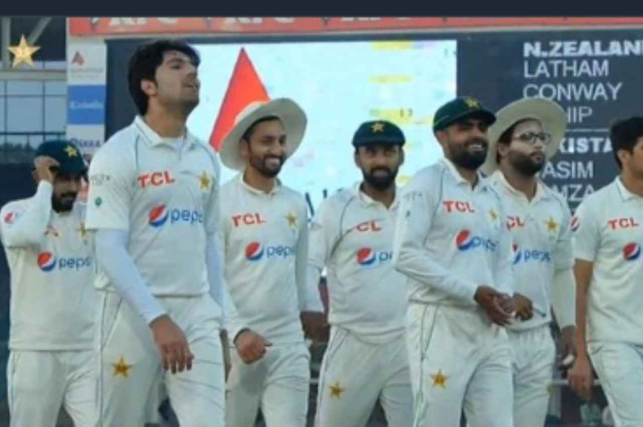 PAK vs NZ: बाबर आजम के डेयर के चक्कर में फंस गया था पाकिस्तान, बैड लाइट ने बचाई जान