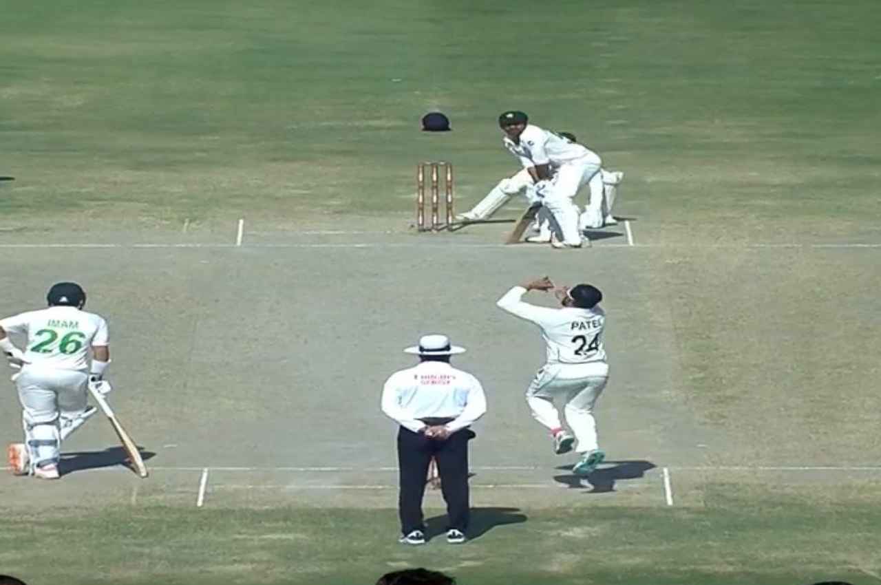 PAK vs NZ:  स्टंप से दूर खड़े होकर Sarfaraz Ahmed ने रोचक अंदाज में की बल्लेबाजी, स्टांस देख हर कोई रह गया हैरान!