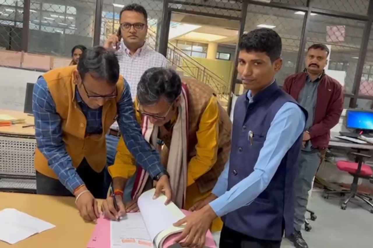 कांग्रेस विधायकों के इस्तीफे का जिन्न फिर से आया बाहर, उपनेता प्रतिपक्ष राजेन्द्र राठौड़ ने हाईकोर्ट में दायर की PIL