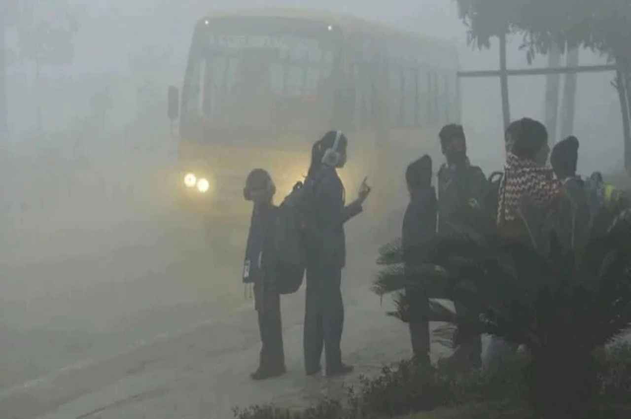 School Timings: बढ़ती ठंड के चलते इन राज्यों ने स्कूलों के समय में किया बदलाव, यहां करें चेक