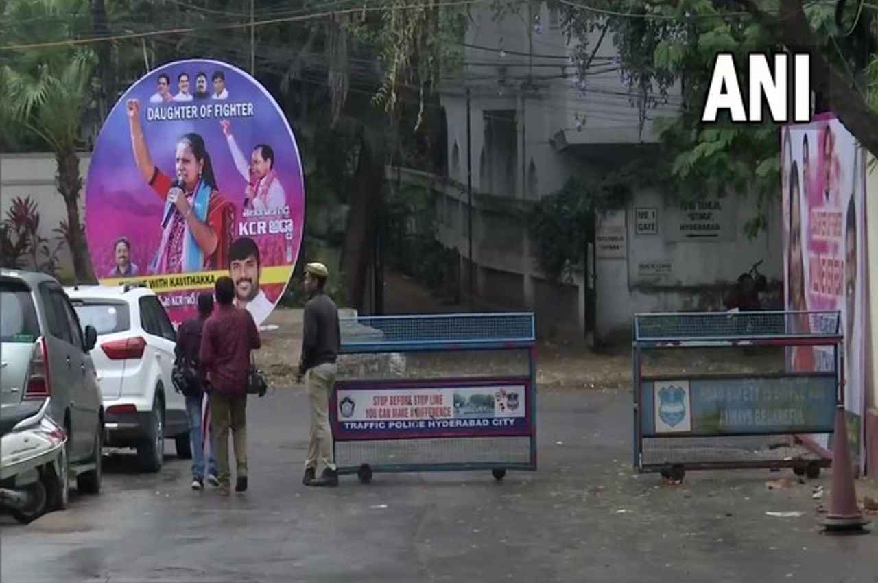 Delhi Excise Policy Case: CM चंद्रशेखर राव की बेटी से आज CBI करेगी पूछताछ, हैदराबाद में के कविता के आवास के बाहर सुरक्षा कड़ी