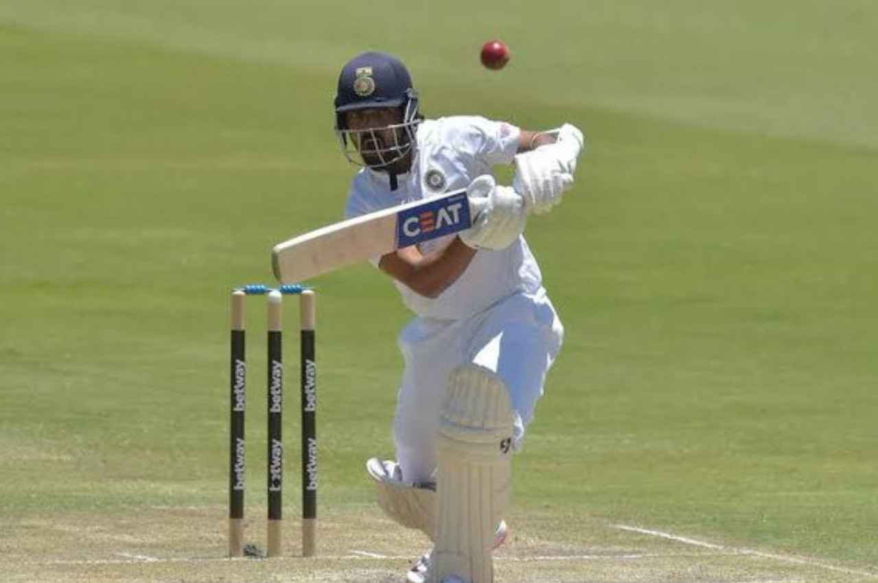 Ranji Trophy: 17 चौके...2 छक्के...टीम इंडिया से बाहर चल रहे इस दिग्गज ने बल्ले से मचाई तबाही..ठोका शतक