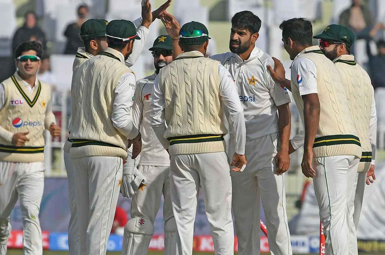 PAK vs ENG: पाकिस्तान को लगा बड़ा झटका...इंग्लैंड के खिलाफ जारी टेस्ट सीरीज से बाहर हुआ घातक गेंदबाज