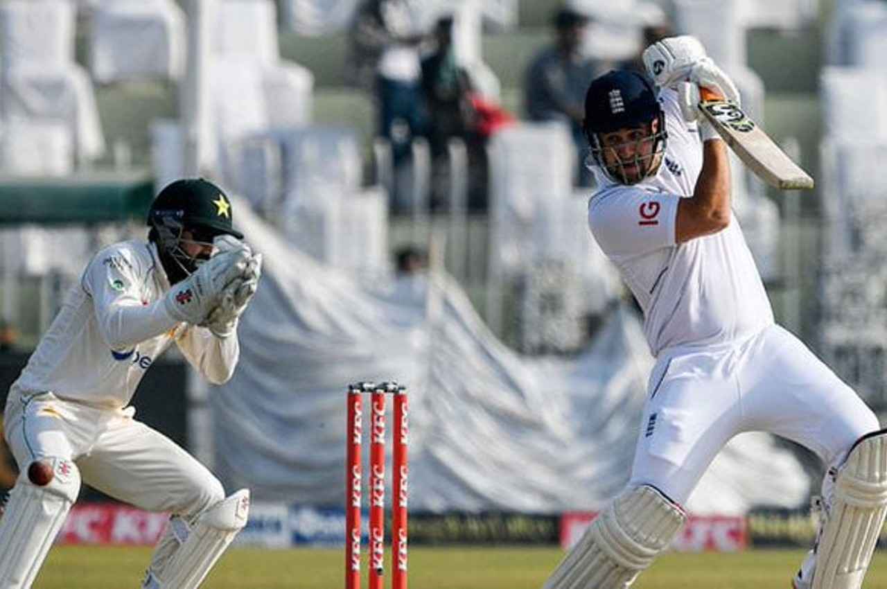 PAK vs ENG: इंग्लैंड को लगा बड़ा झटका..तूफानी ऑलराउंडर पूरी टेस्ट सीरीज से बाहर