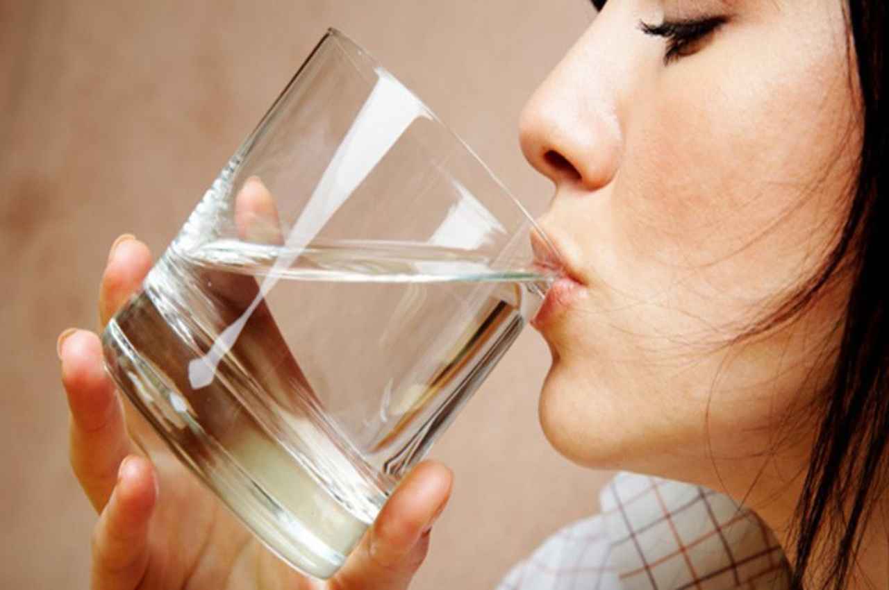 Winter Care Tips: गर्म पानी के फायदे जानकर हो जाएंगे हैरान, आज ही से करें रोजाना सेवन