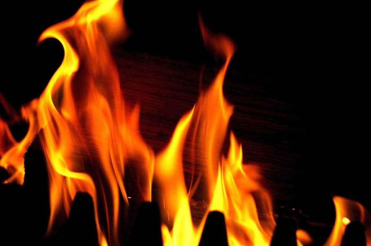Greater Noida Fire: ग्रेटर नोएडा की इमारत में लगी भीषण आग, 24 लोगों को सुरक्षित निकाला