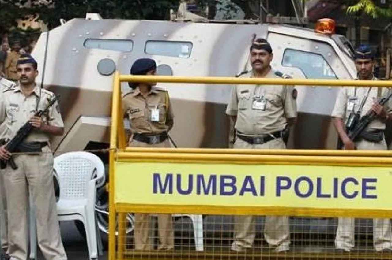 Mumbai News: मुंबई में आज 2500 से अधिक पुलिसकर्मी अलग-अलग सड़कों पर हैं तैनात, जानें क्या है पूरा मामला