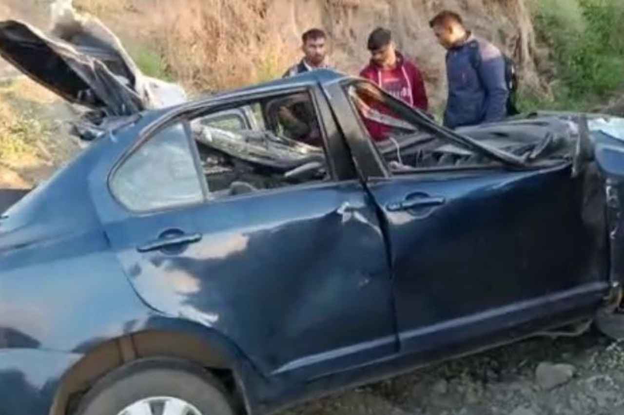 नासिक में बड़ा सड़क हादसा, तेज रफ्तार कार डिवाइडर तोड़कर गाड़ियों से टकराई, 5 छात्रों की मौत