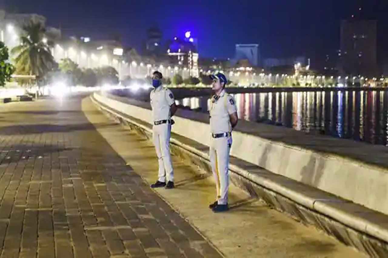 Curfew In Mumbai: जमावड़े-जुलूसों पर रोक, इतने दिनों तक लगा मुंबई में कर्फ्यू, पढ़ें- पूरी गाइडलाइन्स
