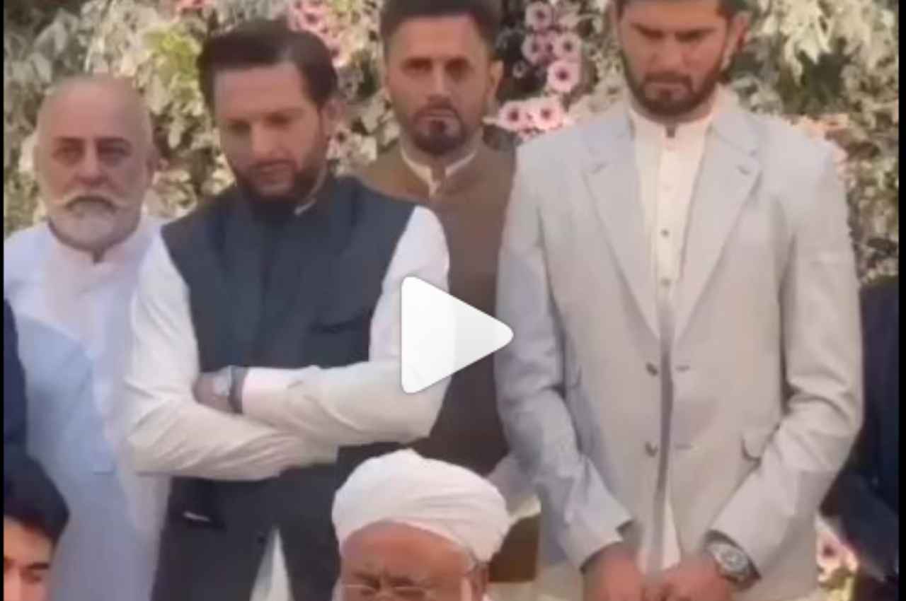 Shahid Afridi Daughter Marriage: शाहिद अफरीदी के घर गूंजी शहनाई, शादी के बंधन में बंधी अक्सा अफरीदी, देखें वीडियो