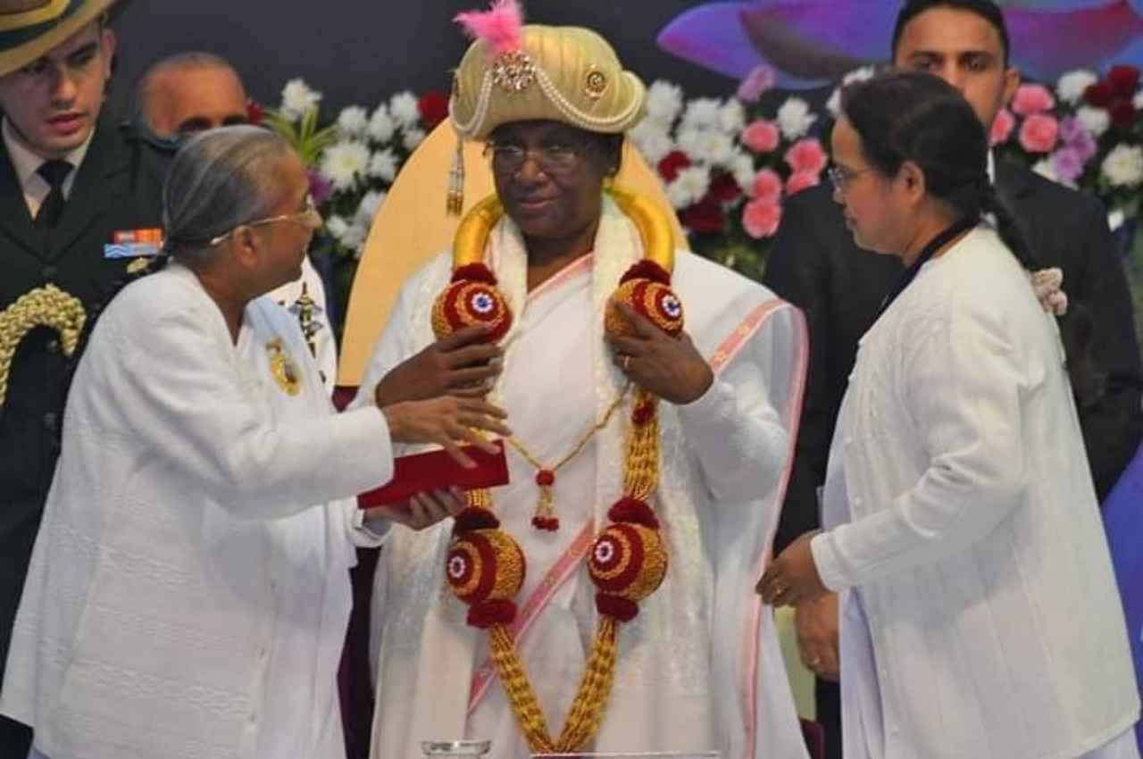 राष्ट्रपति द्रौपदी मुर्मू बोलीं- आध्यात्म शक्ति ने मुझे अंधकारमय जीवन से बाहर निकाला