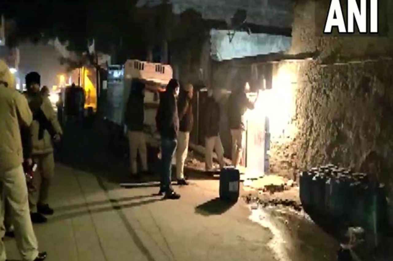 दिल्ली नाले में तीन टुकड़ों में मिला शव, पुलिस बोली-आतंकियों से संपर्क में थे दोनों आरोपी