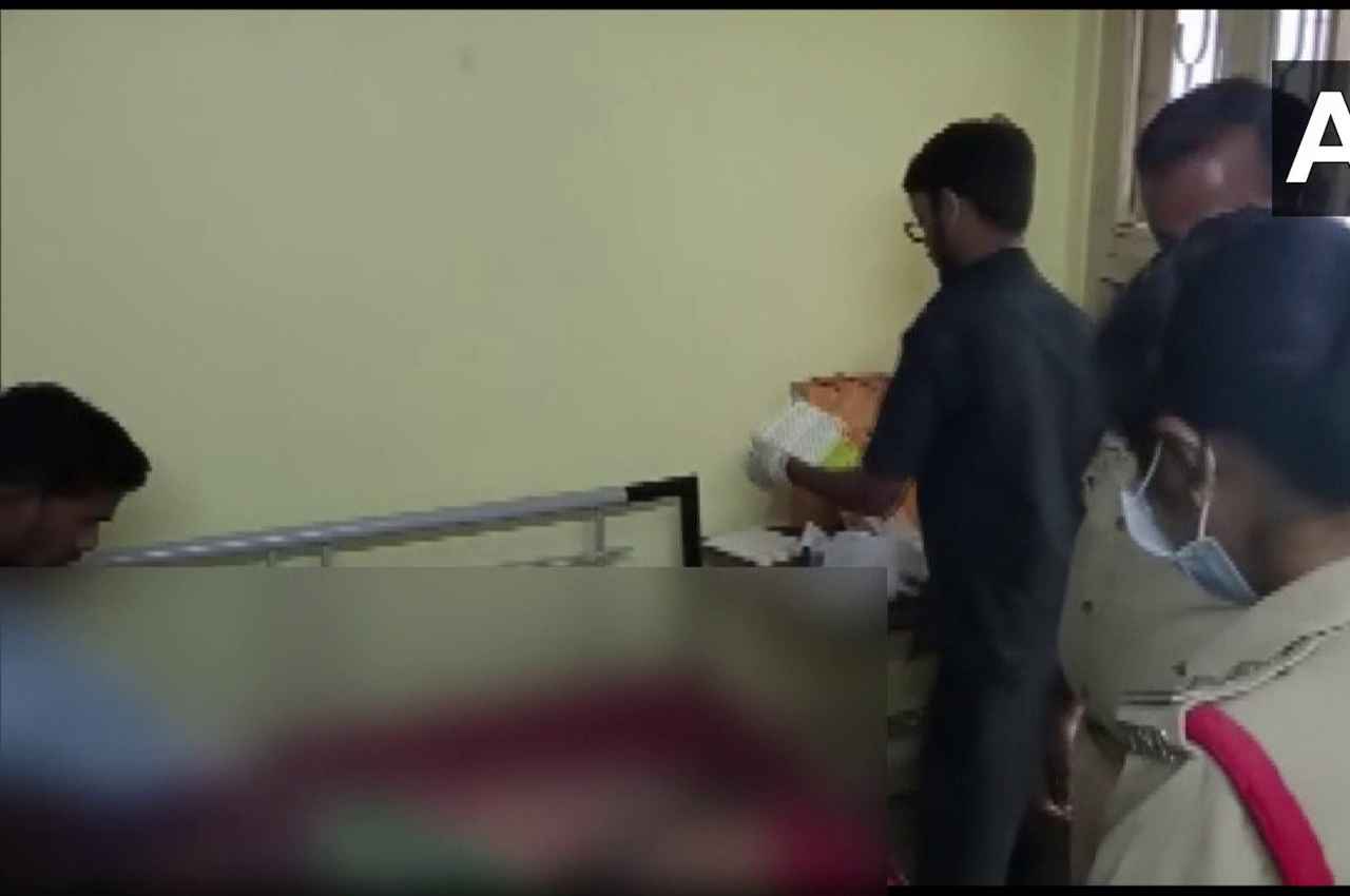 हैदराबाद में एक ही परिवार के चार लोगों की मौत, घर में संदिग्ध हालत में पड़े मिले शव