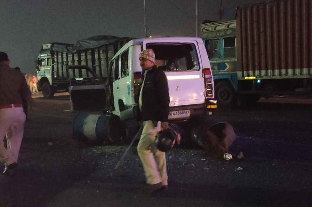 पश्चिम बंगाल: सड़क हादसे से गुस्साए लोगों ने पुलिस की पीटा, वाहनों में की तोड़फोड़ 