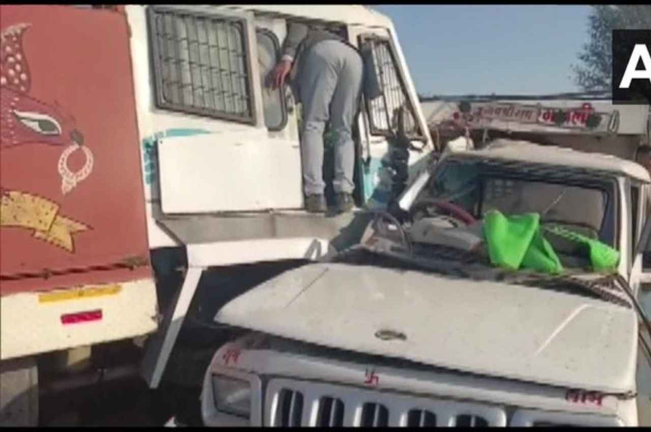 Rajasthan News: सीकर में पिकअप और ट्रक की टक्कर, 8 की मौत और 9 घायल