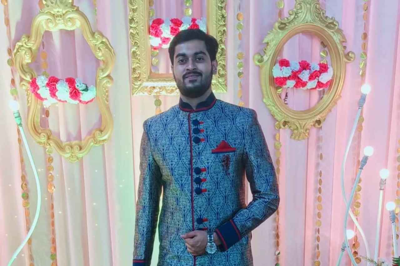 रांची के हॉस्टल में फंदे से लटका मिला IIM के स्टूडेंट का शव, बंधे थे हाथ