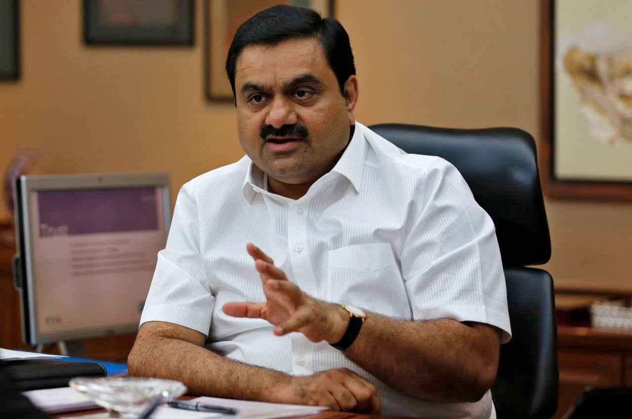 Gautam Adani Net Worth and Stocks: शेयरों में गिरावट से गौतम अडानी की नेटवर्थ फिर गिरी, मालदारों की लिस्ट में इतने पायदान गिरे
