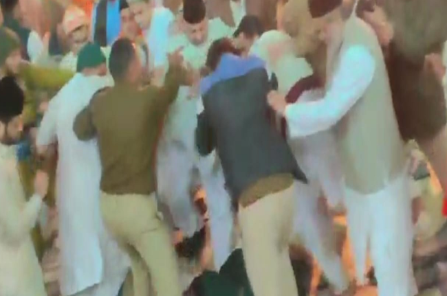 Ajmer Sharif Dargah, Clash in Dargah