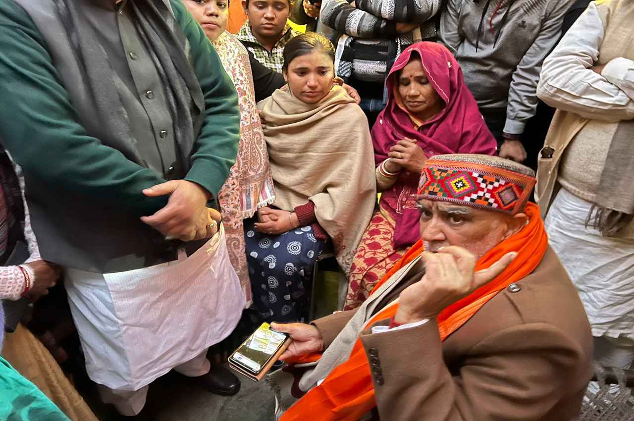 Buxar News : इस केंद्रीय मंत्री पर फूटा किसानों का गुस्सा, काफिले पर हुआ पथराव