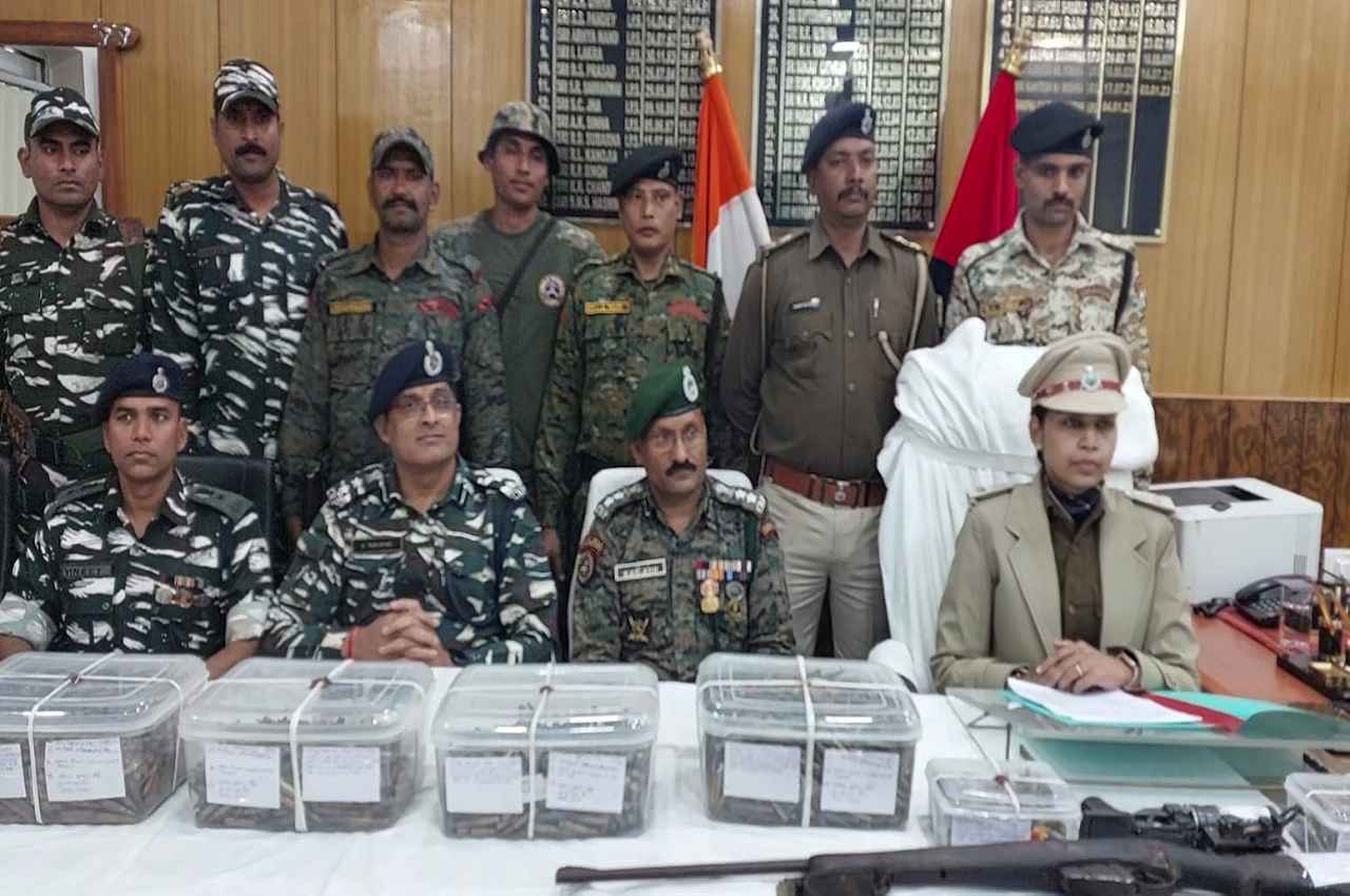 Aurangabad News: गणतंत्र दिवस पर माओवादियों की थी ये खतरनाक प्लानिंग, सीआरपीएफ ने पकड़े इतने हथियार