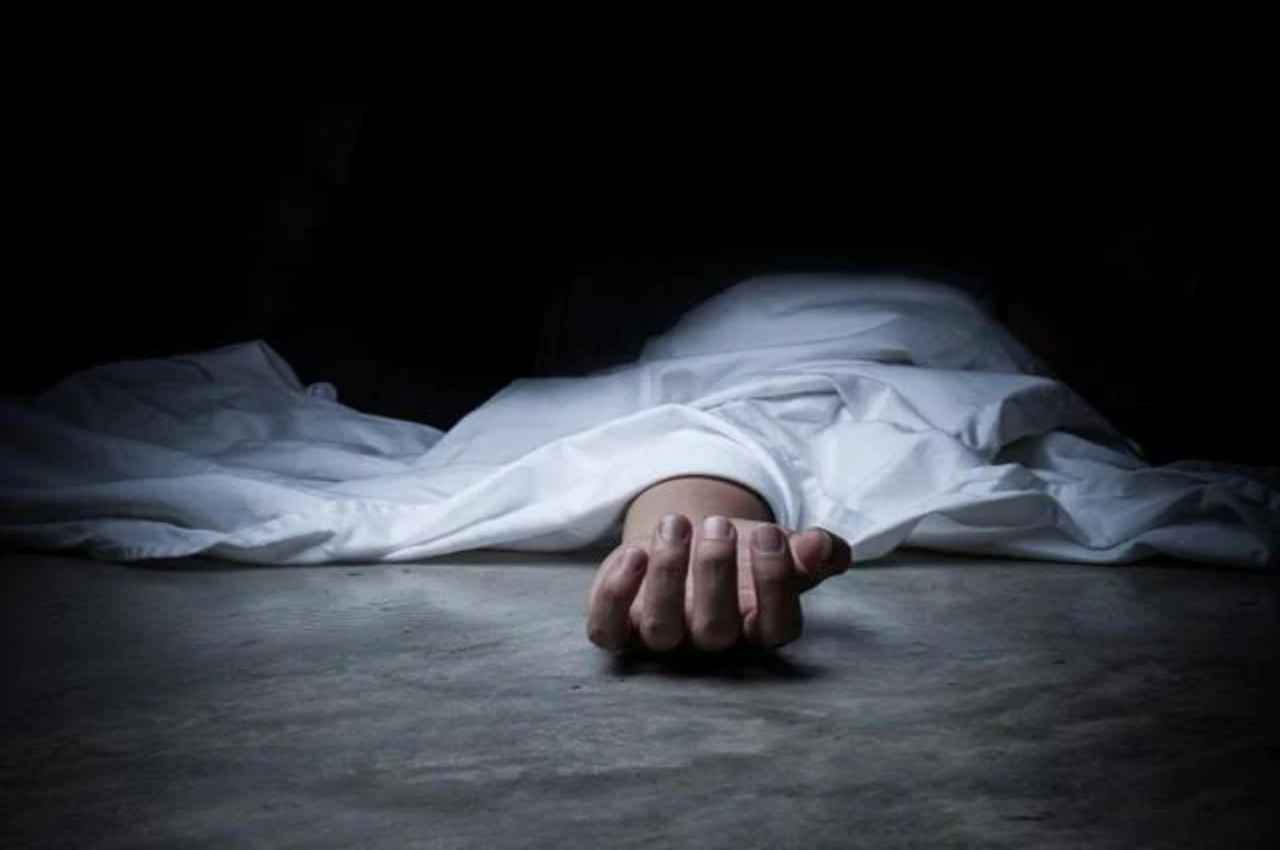 गाजियाबाद में कर्ज से परेशान दंपति ने उठाया खौफनाक कदम, रस्सी से लटका पति तो जमीन पर मिली पत्नी की लाश