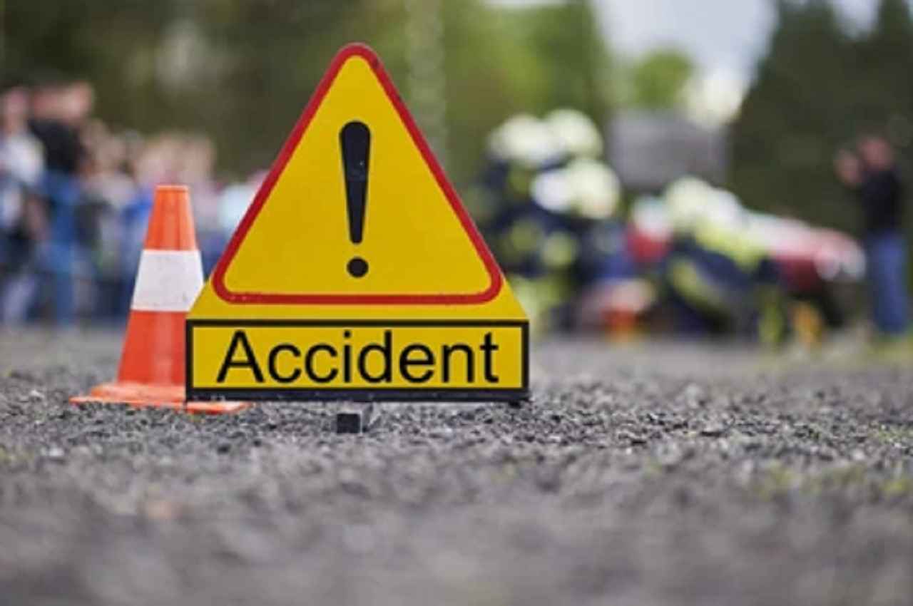 Ghaziabad Accident: सीट बदलने को 3 भाइयों ने हाईवे पर रोकी कार, पीछे से आ रहे ट्रक कुचलता चला गया