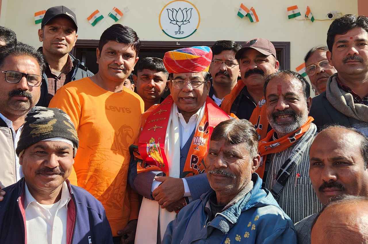 Bikaner News: बीकानेर पहुंचे केंद्रीय मंत्री बोले- गहलोत सरकार करवा रही पेपर लीक, यहां का भ्रष्टाचार दुनियाभर में प्रसिद्ध