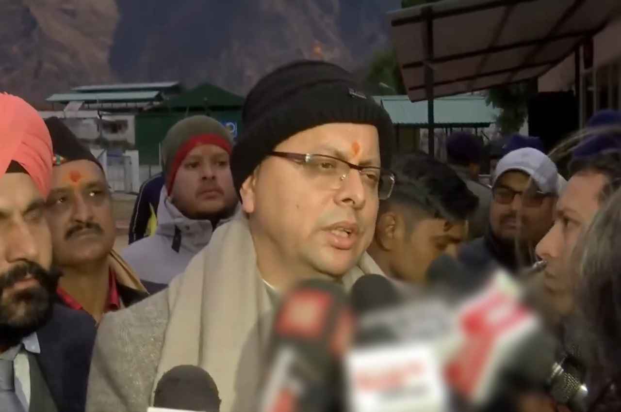 Joshimath Crisis: जोशीमठ पहुंचे सीएम धामी, रात्रि प्रवास में करेंगे प्रभावित लोगों से बात