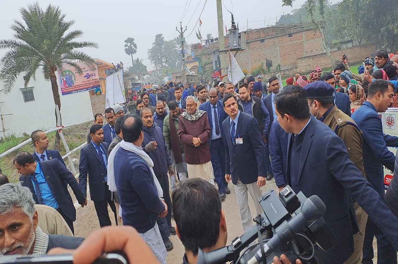 Vaishali News : समाधान यात्रा में बोले नीतीश : केन्द्र का काम पूरे राज्य को, पूरे देश को विकसित करना