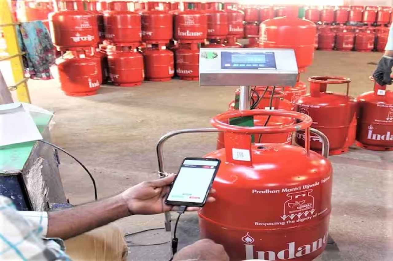 LPG Cylinder Customers: LPG सिलिंडर इस्तेमाल करने वालों के लिए बड़ी खबर, सीधे मोबाइल से कनेक्ट होगा आपका सिलिंडर