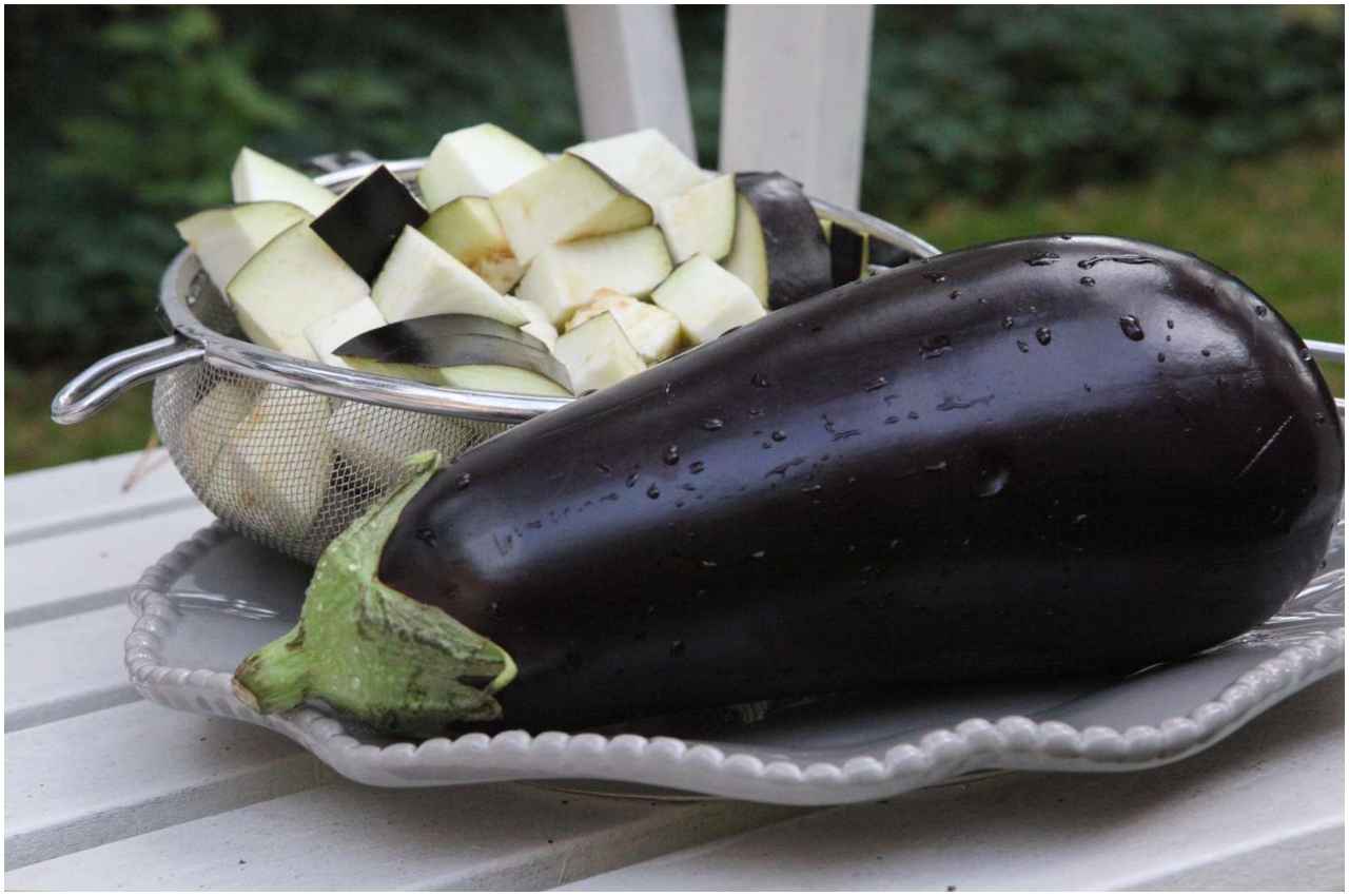 Eggplant risk factor: बैंगन खाने से हो सकते हैं ये भारी नुकसान, आज ही छोड़ दें नहीं तो बिगड़ जाएगी सेहत