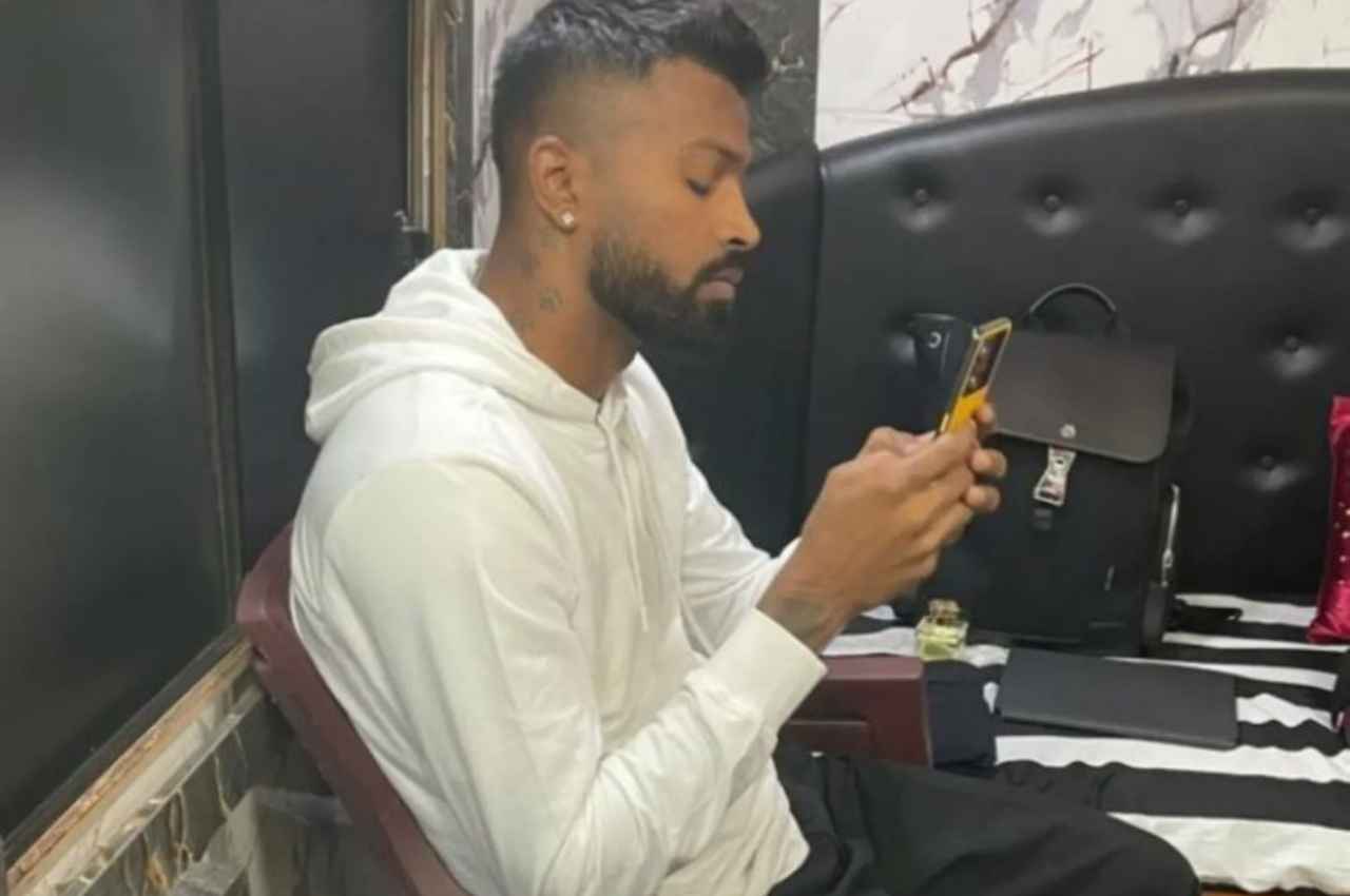 Hardik Pandya के पास आखिर कौन सा है फोन, धांसू डिजाइन और मॉडल को लेकर हो रही हैं ये बातें!