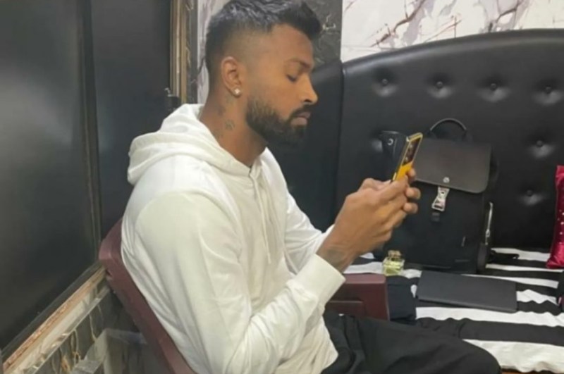 Hardik Pandya, Poco X5 Pro Design