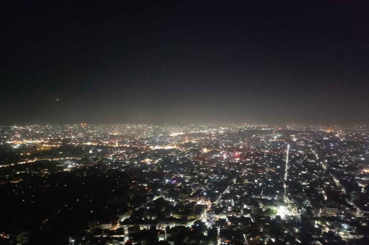 Jaipur News: मकर संक्रांति पर दीपावली जैसा नजारा, गोविंद देव जी मंदिर में उमड़ा सैलाब