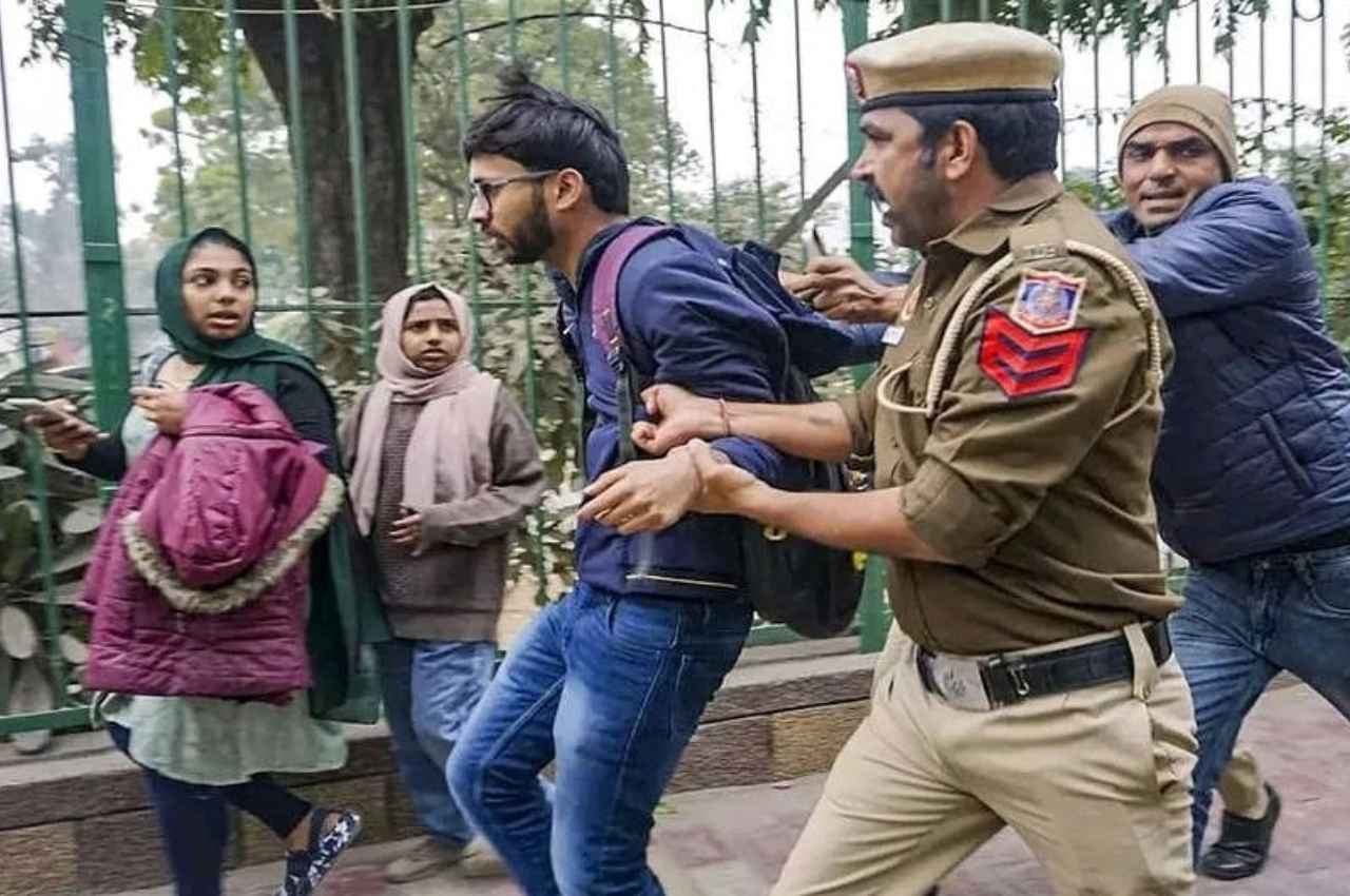 BBC Documentary स्क्रीनिंग को लेकर देश के यूनिवर्सिटी में बवाल, जामिया में हिरासत में लिए गए कई छात्र