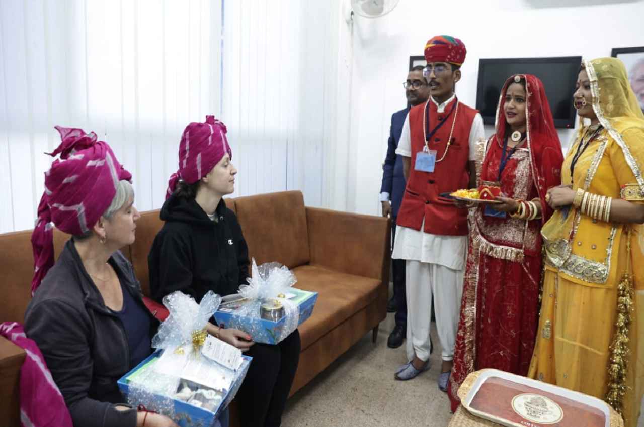 Jodhpur: जोधपुर पहुंचना शुरू हुए G-20 शेरपा, लोक कलाकारों ने परंपरागत तरीके से किया स्वागत