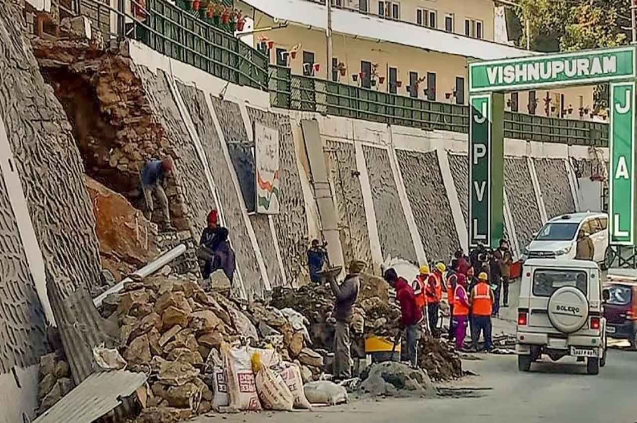 Joshimath Land Subsidence: जोशीमठ आपदा से लोगों को बचाएगी सेना! आर्मी चीफ बोले- हम तैयार