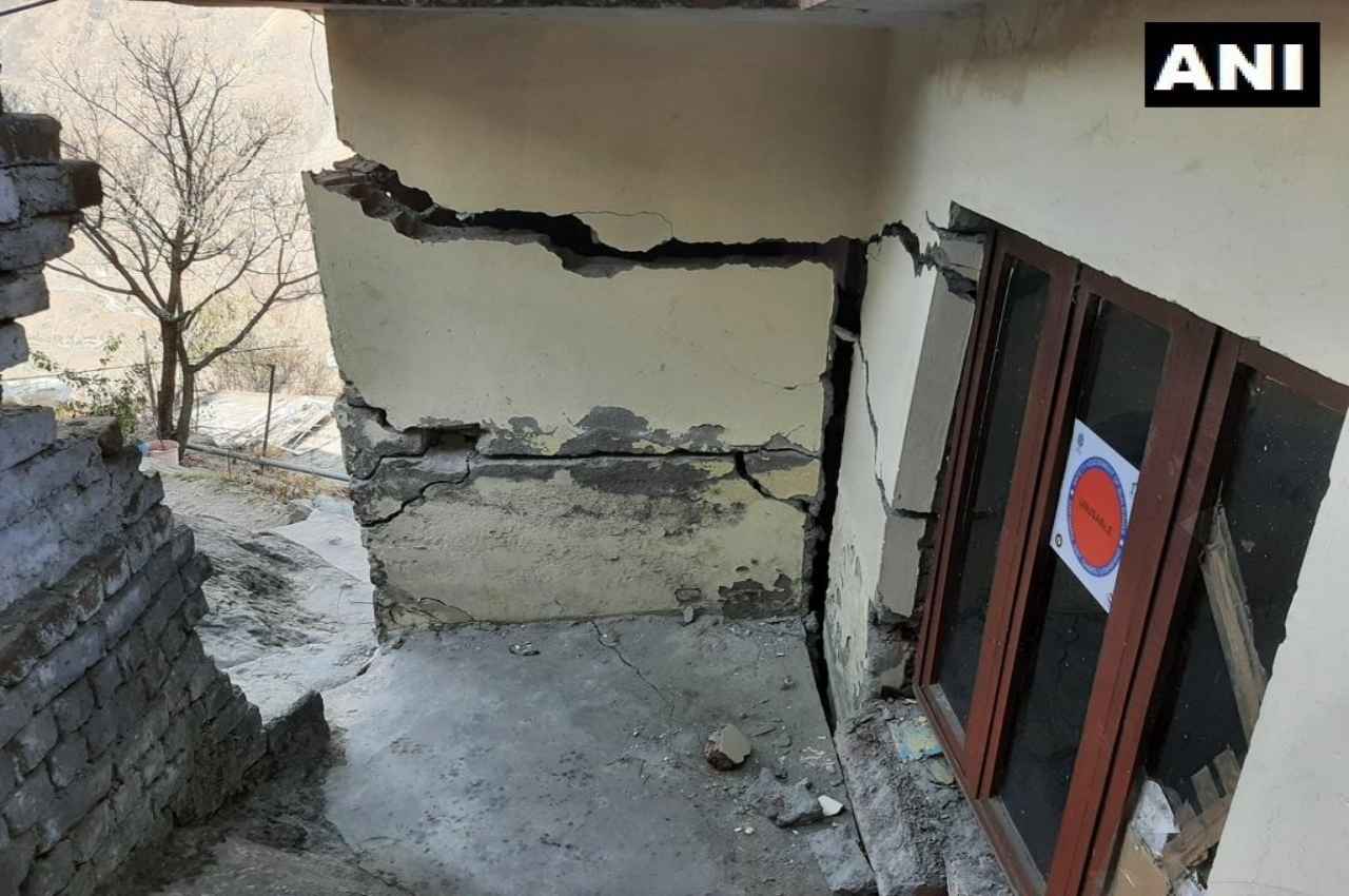 Joshimath Sinking: जमीन धंसाव के अध्ययन में लगे 8 संस्थान, प्रशासन ने इस गांव को किया चिह्नित, जानें क्यों?