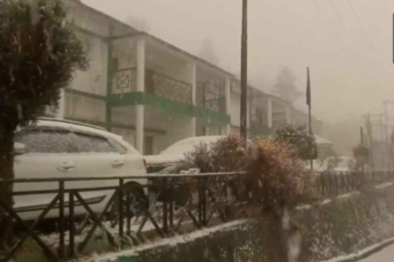 Joshimath Snowfall: जोशीमठ में शुरू हुई बर्फबारी, लैंड स्लाइड से जूझ रहे लोगों की बढ़ेगी आफत?