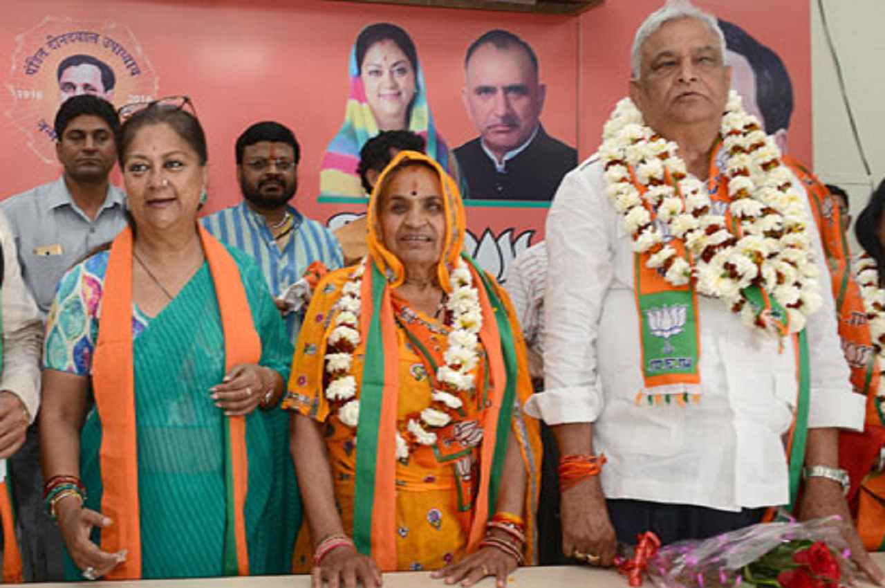 Kirodi Lal Meena, Vasundhara Raje