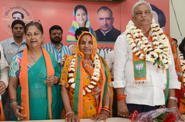 Kirodi Lal Meena, Vasundhara Raje