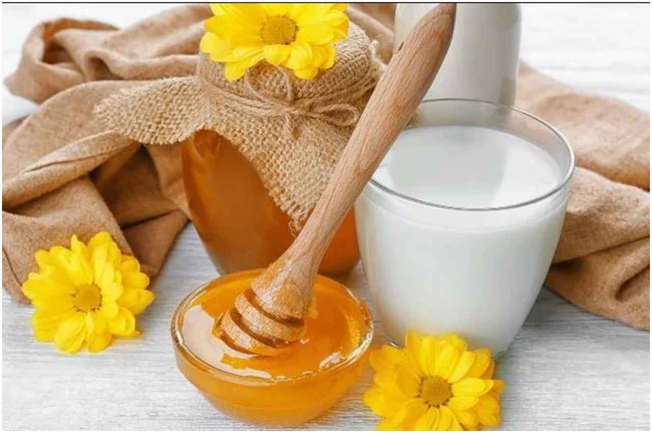 Make milk and honey face pack