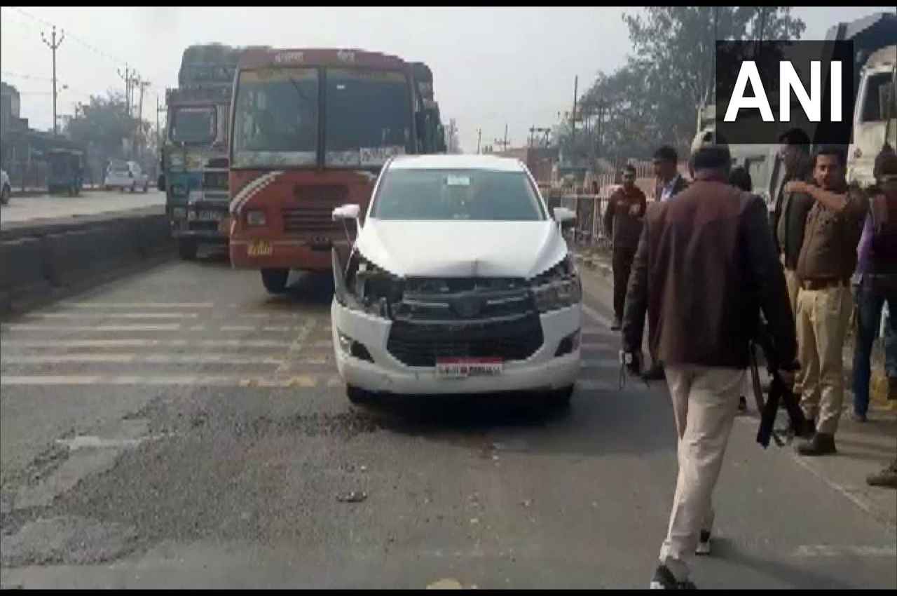 UP Minister Accident: लखनऊ से देवरिया जा रहे कारागार मंत्री की कार से टकराई ट्रैक्टर-ट्रॉली, बड़ा हादसा टला