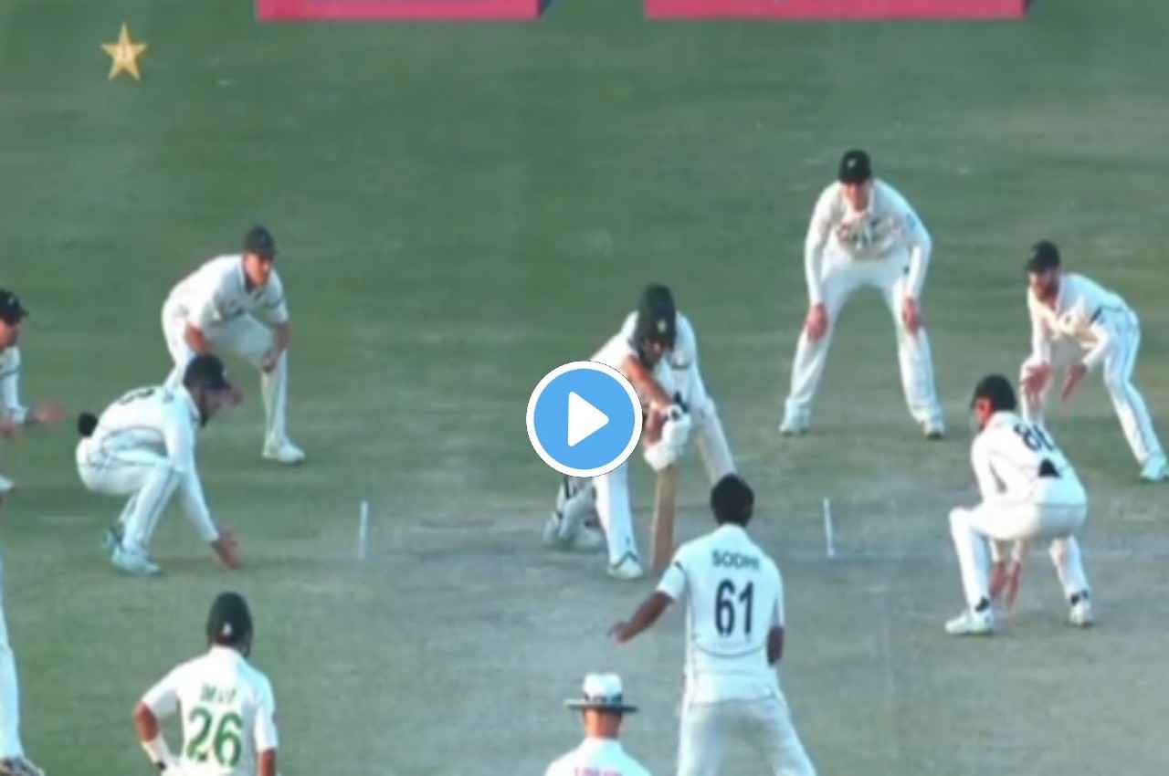 'ये है टेस्ट क्रिकेट की खूबसूरती ' Mir Hamza को 10 खिलाड़ियों ने घेरा, फिर Ish Sodhi ने कर दिया क्लीन बोल्ड, देखें वीडियो