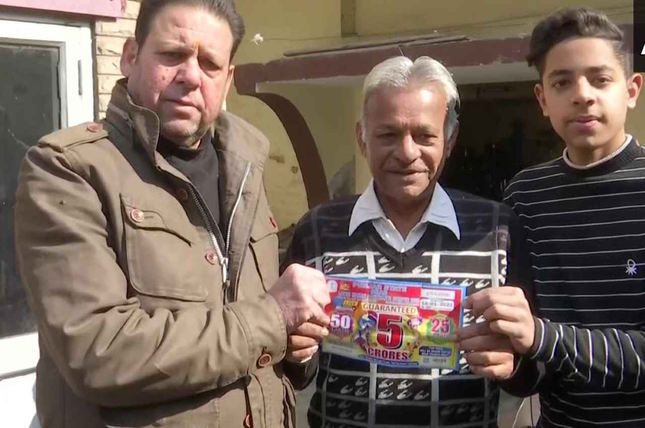 Punjab Lottery: पंजाब में 88 साल के बुजुर्ग ने जीती 5 करोड़ की लॉटरी, बोले- बांट दूंगा पूरी रकम