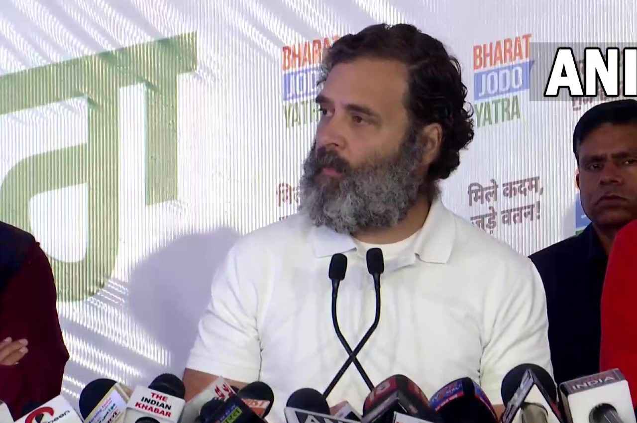 Rahul Gandhi: दिग्विजय सिंह के बयान पर राहुल गांधी बोले- हमारी सेना को सबूत देने की कोई जरूरत नहीं