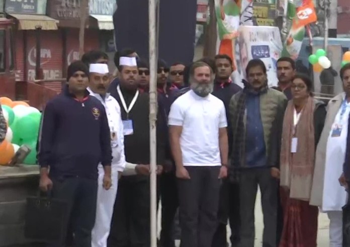 Rahul Gandhi unfurls the national flag